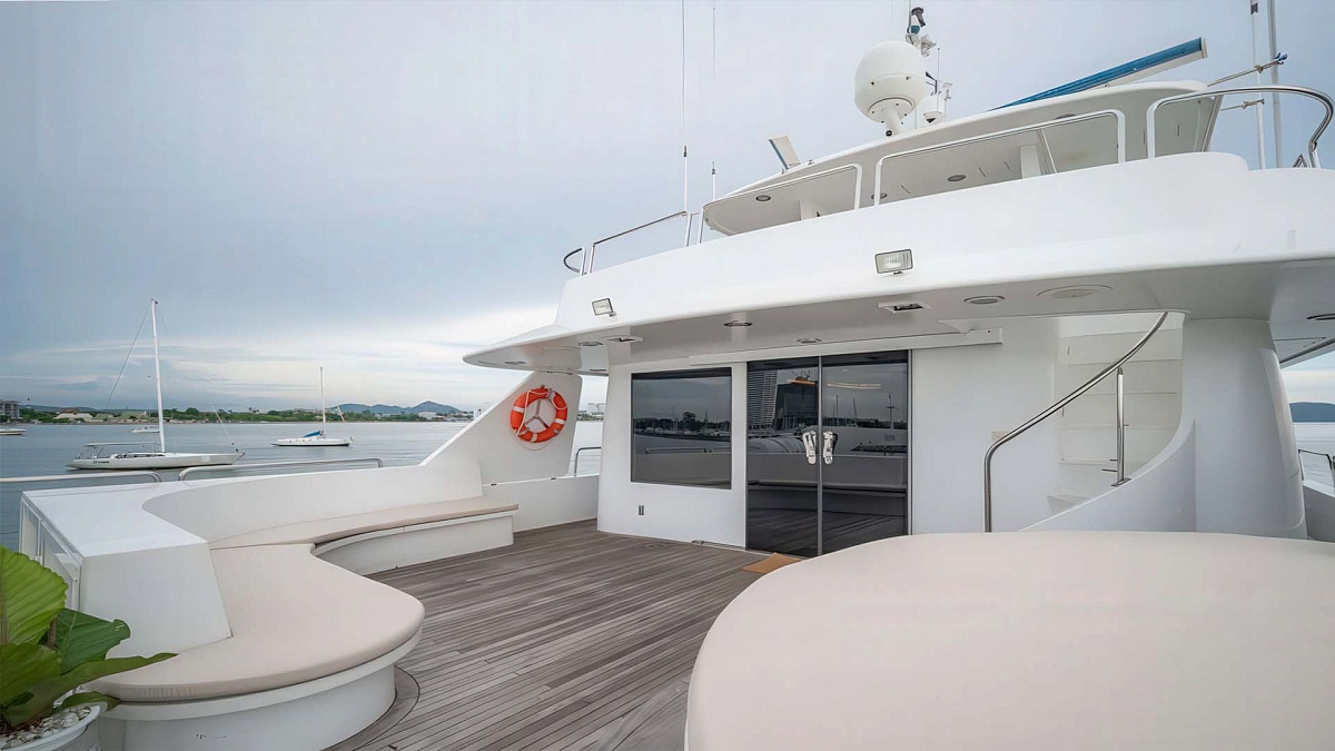Аренда мега яхты Sea Bear Westport 130 на Пхукете